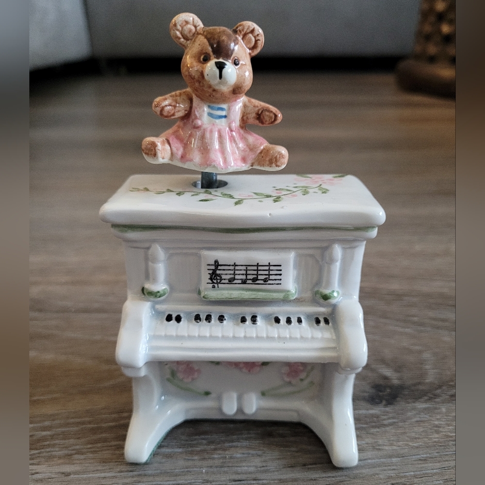 Schmid Music Box Player Piano w/Teddy Bear Plays The Entertainer Japan 1983